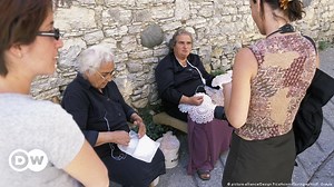 Preserving Cyprus' lace-making tradition – DW – 10/04/2018