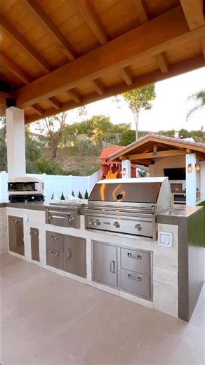 Relaxed Backyard Kitchen Space #patiocover #kitcheninspo #kitchen #home #outdoorspaces