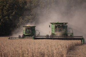 Video: Combine Cleaning To Prevent Spreading Weed Seeds