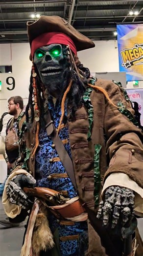 EPIC Jack Sparrow Cosplay!!! #cosplay #comiccon #jacksparrow #piratesofthecaribbean #potc #megacon
