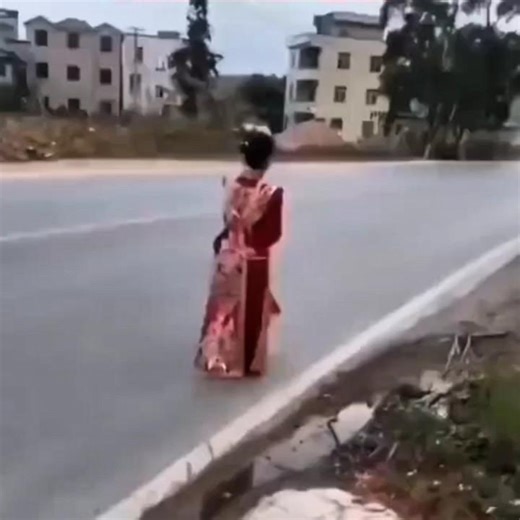 🇨🇳 婚礼半途惊魂：新郎瞒婚育两子，新娘披婚纱泪洒现场决然离去 🇬🇧 Wedding Tragedy: Bride Learns Groom Is Already Married with Kids