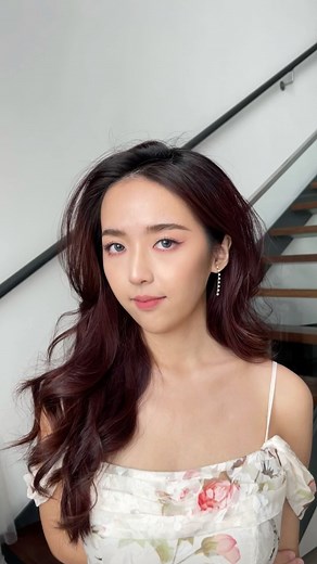 Lisa Lim on Instagram: "今日份回頭率超高的妝容， 還可以嗎？ 身邊朋友都說好精緻， 搞到我完全不想要卸妝餒🤣 #原相機直出 MUA✨ @christ_alson"