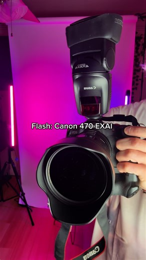 Jay on Instagram: "This flash is a UNQIUE flash offered by Canon! It has a built in swivel mechanism that basically moves around in an odd/but cool fashion , the speedlight, sends a test flash, to the subject, then another test flash to the ceiling, and determines the best angle for bounce flash based on its current location. Basically allowing a photographer who is inexperienced with bounce flash, to practice and gain insight into the technique of bouncing your flash, the speedlight is not perf