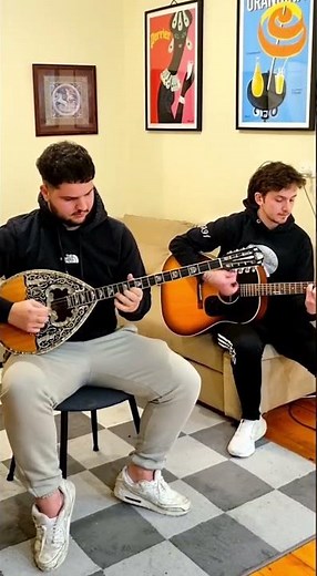 Βασίλης Τσιτσάνης - Αχάριστη (Μπουζούκι: Κ. Αδαμόπουλος, Κιθάρα: Κ. Βαλαβάνης)