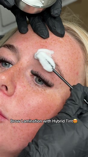 Brow Lamination with Hybrid Stain: Quick Transformation