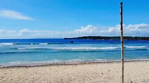 #SAMAR: If you're looking to dive into the clear, azure waters of the rich ocean and marine life that surrounds us, then Eastern Samar is for you! 🌊🦪 Featured in this video is a natural Rock Bridge just by Guinduyanan Cove. A natural bridge is a land feature created when an arch structure develops with an open space beneath it. These formations typically occur through erosion, particularly on inland cliffs, coastal cliffs, fins, or stacks. 🏞️🪸 Eastern Samar is an underrated gem of natural wo