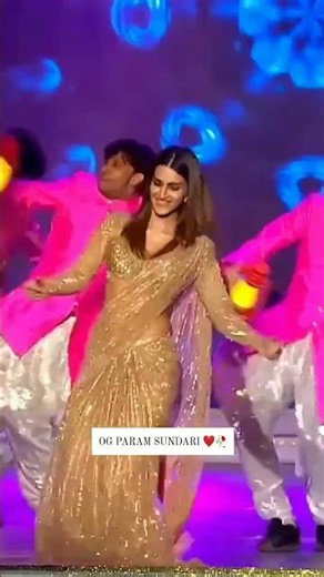 Kriti Sanon Steals the Show with Param Sundari 💃✨ #shorts #ytshorts #paramsundari #love #trending