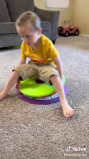 Why is the Dizzy Disc the best Dizzy Disc on the market #DizzyDisc #SensoryNeeds #Sensory #PhysicalTherapy #Autism #AutismAwareness #Spinning #TheBestProduct #GratefulMama