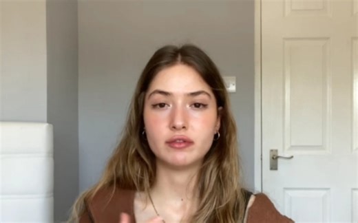 【中英双字】Zeliha Akpinar ｜泽莉的第一个视频｜我是如何进入埃尔赛特大学医学系的｜16岁就来到了这个国家（22/4/24）