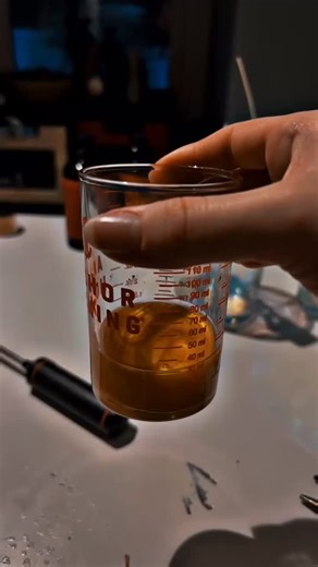 We listen and we don’t judge: candle edition. I’m aware of the claim that mica powder supposedly clogs wicks. The beaker I was using for my fragrance blending had a teeny bit of mica left over from another project, and I caught the subtle swirl. If I didn’t try it and experiment, then why bother being an artist? I think they’re going to turn out beautifully anyway, and I’m going to reserve these two 𝐆𝐨𝐥𝐝 𝐄𝐝𝐢𝐭𝐢𝐨𝐧𝐬 of 𝕿𝖔𝖒𝖙𝖊’𝖘 𝕿𝖗𝖊𝖆𝖘𝖚𝖗𝖊 ⭐️ (in the upcoming 𝔜𝔲𝔩𝔢𝔱𝔦𝔡𝔢 