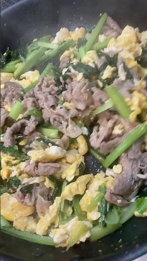 【夜ご飯】小松菜と豚肉と卵の炒め #夜ご飯 #味噌汁 #おうちごはん #丼
