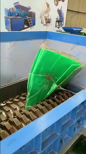 Plastic shredding machine #recyclingequipment #recycling