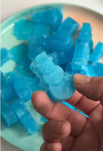 Create Delightful Jell-O Snowmen for Winter Fun