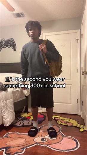 don’t do me bad algorithm I ain’t posted in a few days🙏🏾#viral #shoes #sneakers #designershoes #balenciaga