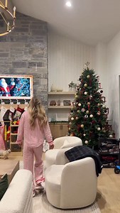 christmas morning ❤️🎅🏼🥛🎄merry christmas everyone!!! 🫶🏼 • • #asmr #morning #morninginmylife #christmas #home | Kayla Gresh