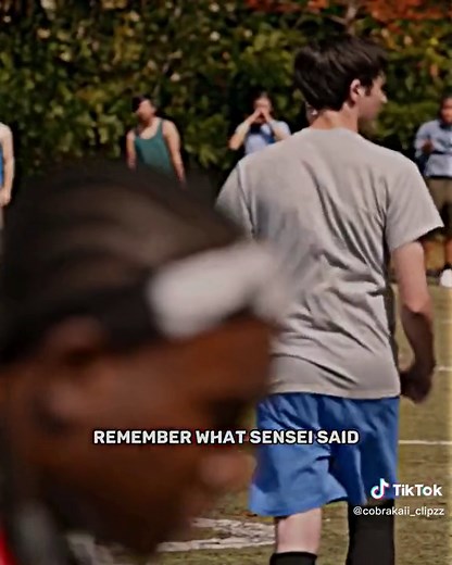 Hawk fights smart VS Demetri 🧠⚽️ #cobrakai #hawk #elimoskowitz #eli #demetrialexopoulos #rickenberger #cobrakai🐍 #cobrakaichop