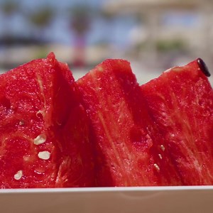 9.5K views · 66 reactions | Summer is winding down — make it sweet with the powerful iPhone SE (3rd Gen) on a plan for as low as $20/mo. | Tracfone Wireless | Facebook