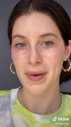 How to Apply Eye Masks for Brighter and Healthier Skin