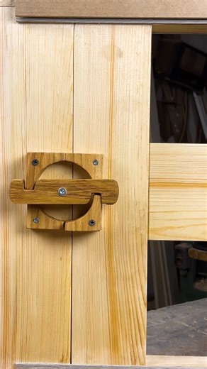 How a wooden lock mechanism works | Crafty Panda