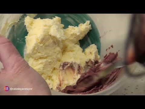 How to make mauve buttercream frosting