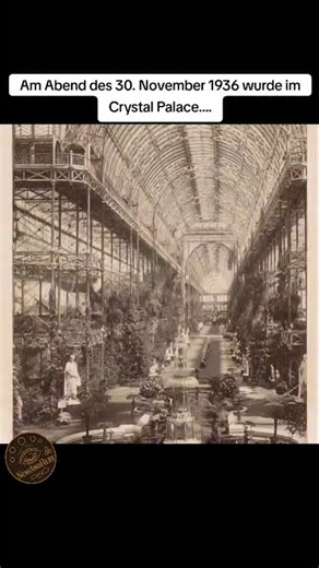 Am Abend des 30. November 1936 wurde im Crystal Palace, einem riesigen Gebäude aus Glas und Gusseisen im Stadtteil Sydenham im Süden Londons, ein Feuer entdeckt. Mehrere Feuerwehren rückten aus, aber das Feuer weitete sich aus, bis es kilometerweit zu sehen war. Ein weiterer Tartarenpalast wurde zerstört! Ein weiteres Stück Geschichte wurde entfernt. KI | Monja Mou Art