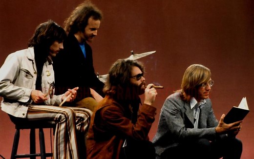 【中字】1969年大门谈音乐会、写诗、音乐未来、偶像定位&现场表演 Jim Morrison and The Doors - On and Off Stage