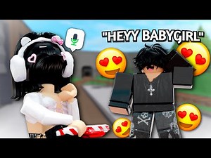 Girl VOICE TROLLING in MM2 with voice chat...