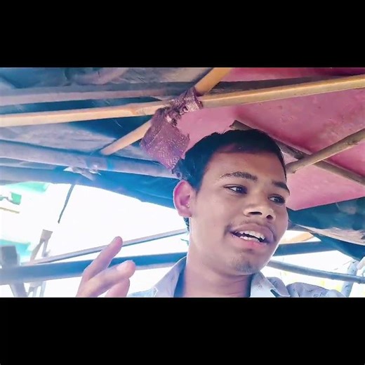 Aaj me apne dost ki dukan dikhai😆