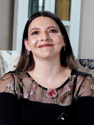 Son casos poco frecuentes, pero reales. Un dolor abdominal intenso puede derivar en una histerectomía cuando la endometriosis profunda afecta órganos como el intestino, la vejiga o los ligamentos uterinos. Gracias, Macarena, por compartir tu historia y confiar en mí. 💛 #endometriosis #endometriosisprofunda #histerectomía