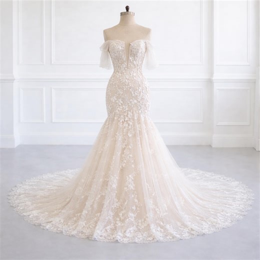 Minimalist Ivory Mermaid Wedding Dress, Lace Tulle Bridal Gown, Strapless Sweetheart Neckline With Train - Etsy