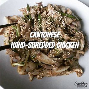 Cantonese Hand-Shredded Chicken 🐓手撕雞 This dish is served cold but it's delicious with steamed rice! 🍚😋 🐔🖐🏽🐔🖐🏽🐔🖐🏽🐔🖐🏽🐔🖐🏽🐔🖐🏽🐔 1 whole spring Chicken (or regular chicken 2 clove Garlic (minced) 2 slice Ginger (minced) 4 tbsp water 2 stalk Green Onion 1 teaspoons Sugar 2 teaspoon Light Soy Sauce 1 tsp White Pepper 2 teaspoon Chili Oil 2 teaspoon Olive Oil 2 teaspoon Sesame Oil 1 tsp Salt Roasted Sesame Seeds, For Garnish | Cooking BoBo
