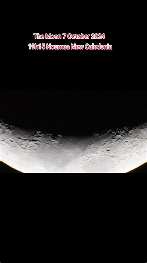 #CapCut The Moon 7 October 2024 19h15 Noumea New Caledonia #moon #lunes Vidéo prises avec un Nikon D5500 monté sur un télescope Maksutov MC 127/1500. La monture est une Sky-Watcher Synscan AZ. Hey les plateux! On voit très bien les ombres dans les cratères qui correspondent à la direction du soleil. La Lune ne génère pas de lumière, elle réfléchit celle du soleil