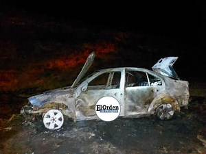 Venía conduciendo en la ruta y se le prendió fuego el auto | El Orden de Pringles