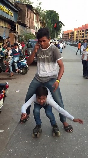 Entry swag ❤️😎#tiktokindia #behenkuchbhipehen #matteinkchallenge #foryu #realme6smartphone #trending #views #adil_one_7 #chupachupslollycrazea