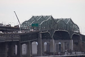 À Montréal, l'ouverture du nouveau pont Samuel-de-Champlain prévue à la fin juin signifiera la fin de la vie du pont Champlain et son démantèlement À lire aussi => http://rc.ca/R4WT1z | Radio-Canada Information