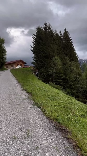 Ernte 2k24 💪🏻 #landwirtschaft #ernte #natur bauernhofleben #landwirt #farmlife #agrarwirtschaft #modernelandwirtschaft #ernte #bauersein #bergbauer #leidenschaft #bergbauernhof #alpenlandwirtschaft #bergbauernleben #bauernleben #lebenindenbergen #alpenbauern #bergliebe #bergwelt #heimatliebe #brauchtum 🧑🏻‍🌾👩🏻‍🌾