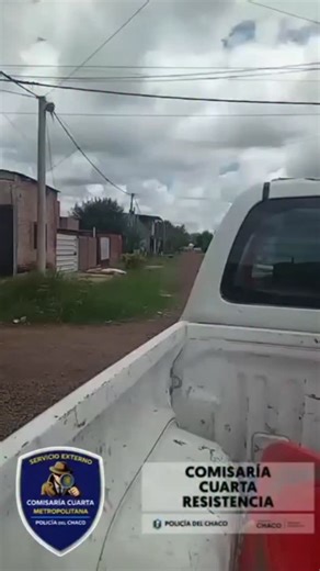 PortalMovil on Instagram: "📢Un hombre de 26 años fue demorado tras un operativo policial luego de que vecinos alertaran al 911. El sujeto ofrecía a la venta un horno eléctrico y amenazó a efectivos con un arma que resultó ser de juguete. Intervinieron agentes de la Comisaría Cuarta, Undécima y Patrulla Preventiva, quienes lo desarmaron y secuestraron la réplica de arma 9mm y el electrodoméstico. Ocurrió en Pasaje Yaguareté y Carlos Paz. La causa fue caratulada como “Supuesta Resistencia y Atent