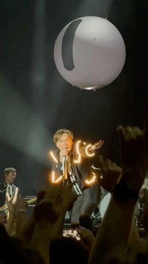 The Hives playing Bogus Operandi at the Hollywood Palladium on 9/25/25 #thehives