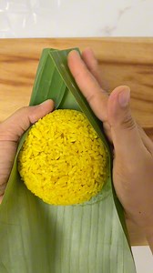 72K views · 813 reactions | Cara bungkus nasi menggunakan daun pisang | dapur novita | Facebook