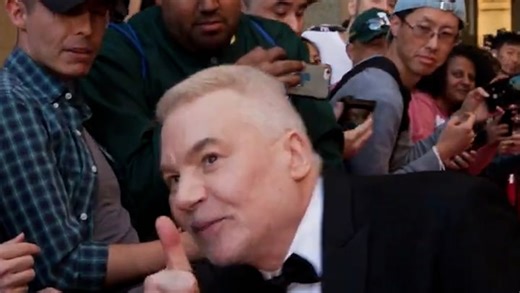 Mike Myers debuts dramatic new look in first public appearance in more than a year - video Dailymotion