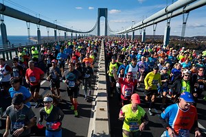 17K views · 55 reactions | See what it’s like to run the world’s largest marathon. | Sports Illustrated | Facebook