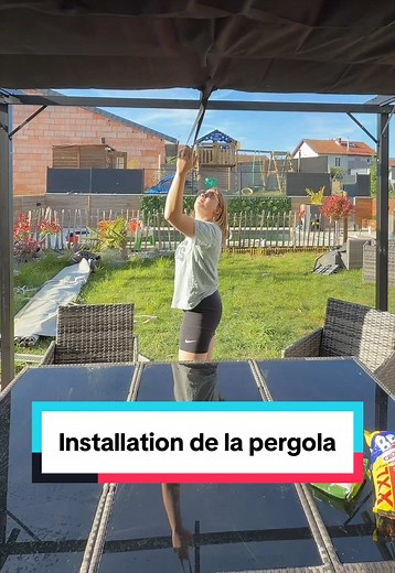 J’installe la pergola à 139 € 😯 installation super simple, et par contre il faut vraiment être à deux ! Une fois que la deuxième pergola sera montée, je pense que ça sera magnifique #pergola #jardin