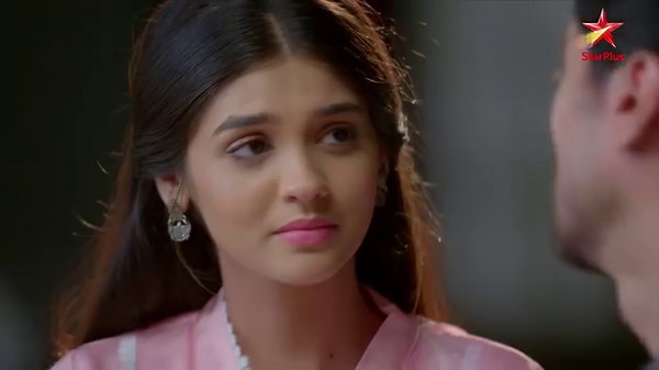 Akshara is helping Abhimanyu as a friend. But will Abhimanyu mistake this friendship for love? #YehRishtaKyaKehlataHai Enjoy your favorite #StarPlus shows on eLife channel no.246 and Yupp TV. | StarPlus