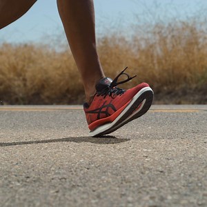 GUIDESOLE™ technology in a uniquely curved sole makes running longer easier. It’s science. Shop now: https://asics.tv/2LVnB4f | ASICS