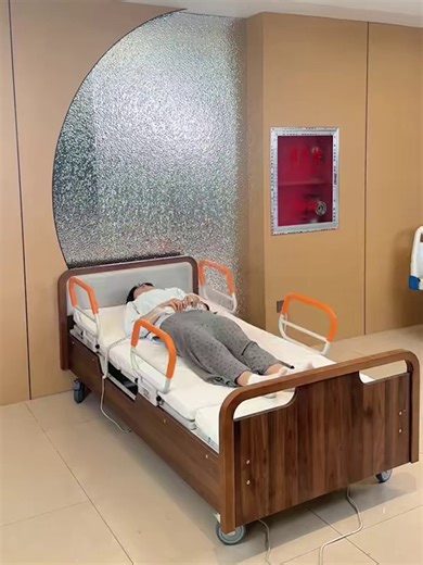 Looking for a bed that fits your comfort and sleep habits? Learn more about how to choose the right adjustable bed. | Carroll Tyree Ellie