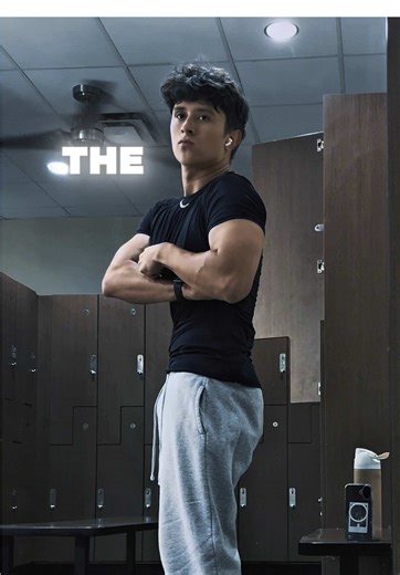 biceps and a dream lady and mostly gentlemen #gym