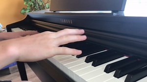 Distracted pianists be like: Funny mistakes and unexpected moments