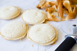 Watch How to use the sandwich cutter on Amazon Live