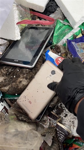 RustyHands🤲🏻 on Instagram: "Restoration of discarded broken phones #restorephone #restore #fixphone #restoration #reels"