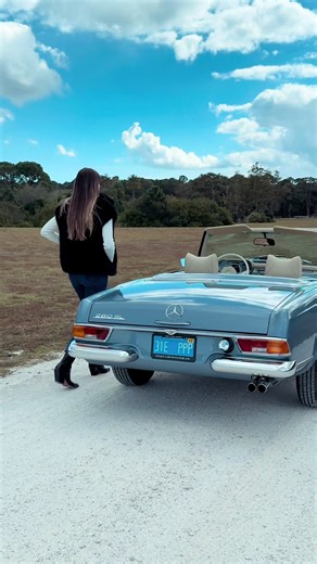 Unique Cars of Palm Beach (@uniquecarsofpalmbeach)’s video of the blue car